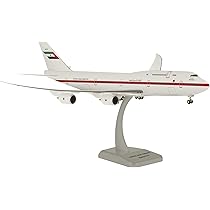Boeing 747-8 United Arab Emirates Scale 1:200 : Amazon.de: Toys